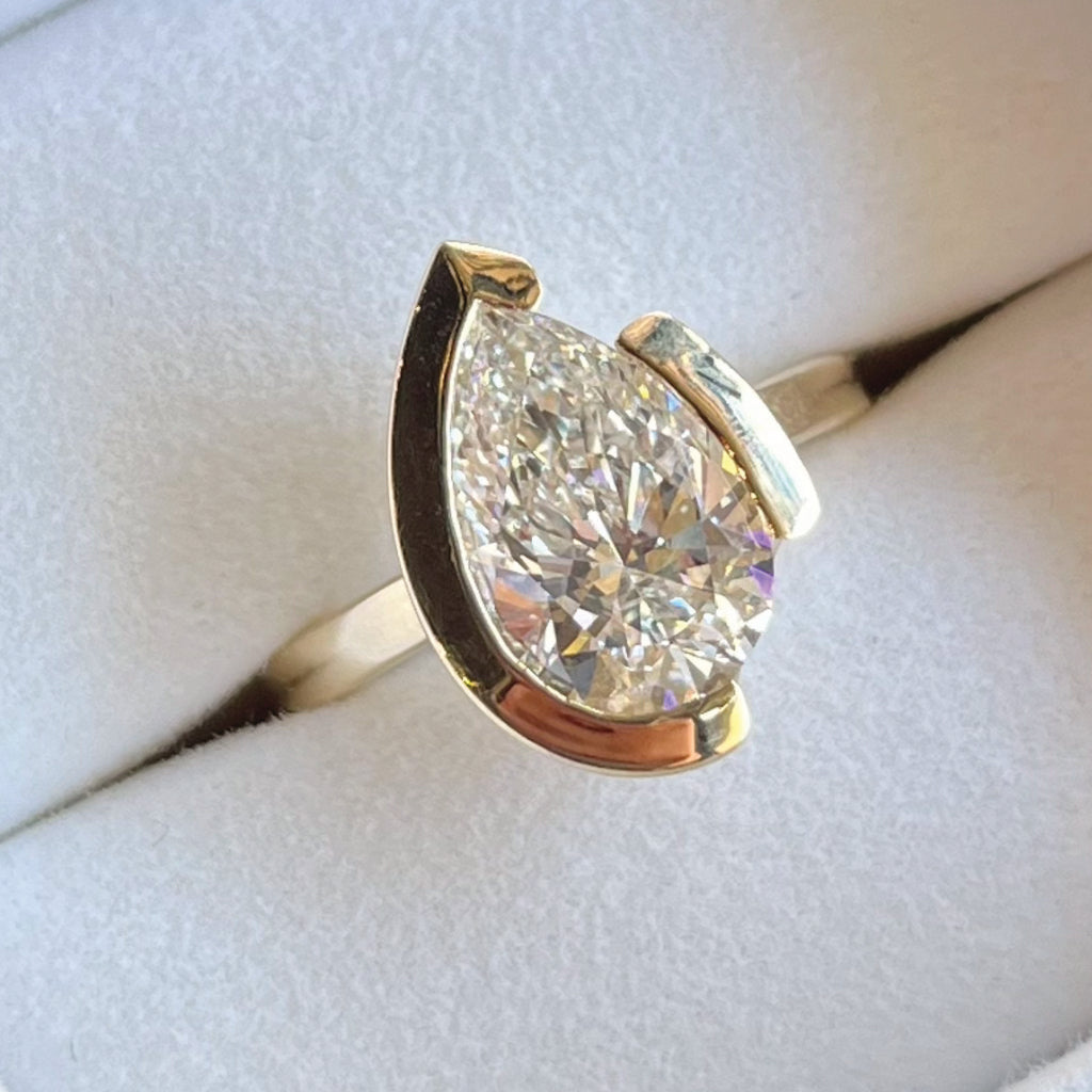 FLOAT- Pear Cut - Diamond Ring